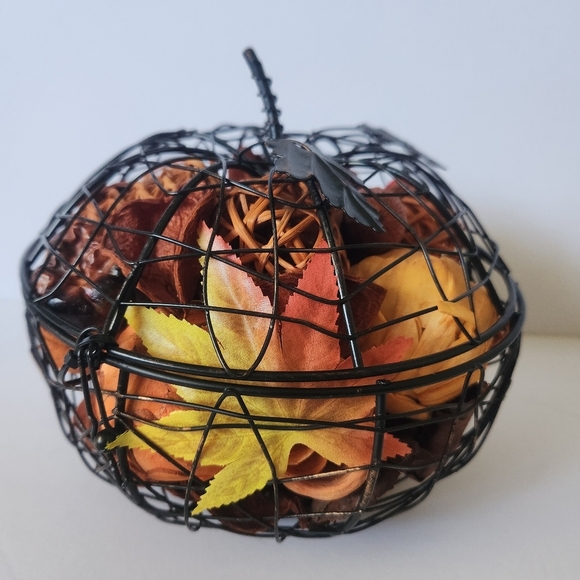 Autumn/Halloween Wire Scented potpourri Filled Pumpkin Center Piece - Picture 5 of 9